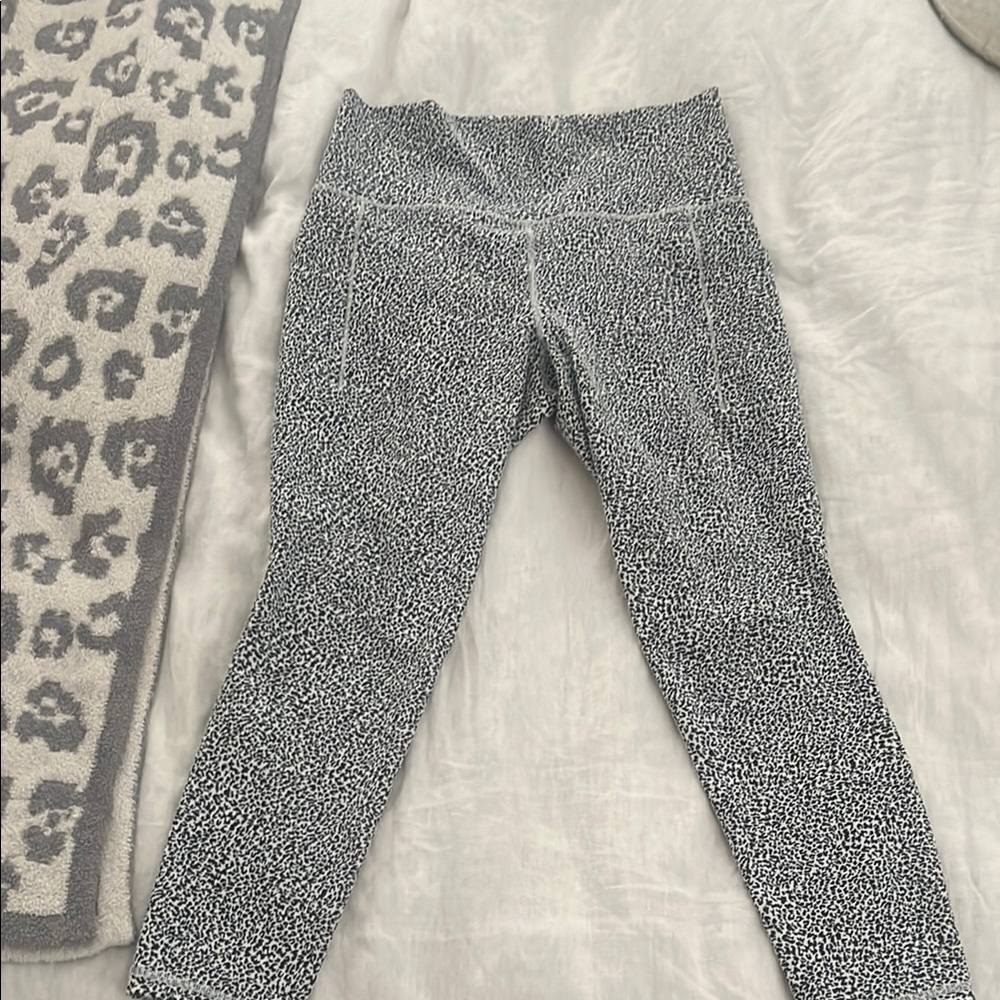 Black and White Patterned Leggings